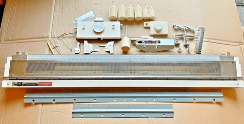 Silver reed knitting - , machine