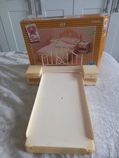 Vintage Sindy Bed with Bedside