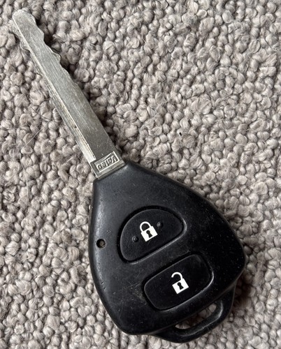 Genuine toyota button remote - 2,