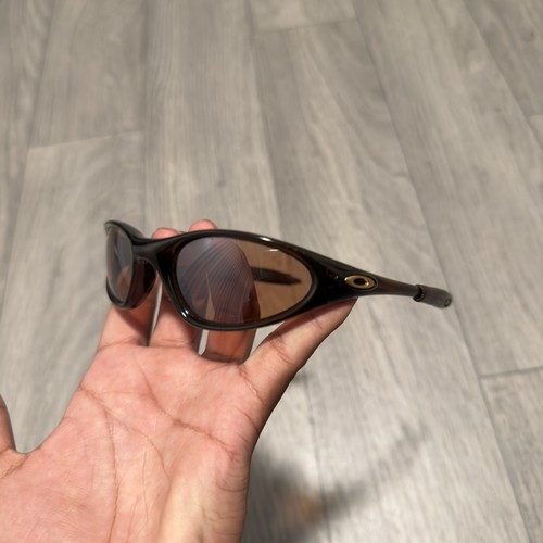 Oakley minute - minute, (1999)