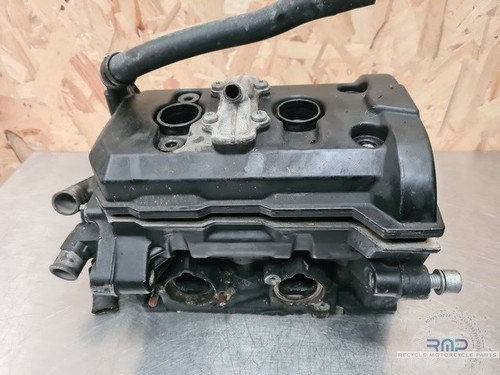 Cylinder head with camshaft