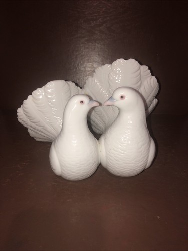 Lladro couple doves kissing - of,