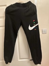 Nike Sportswear Multi-Logo