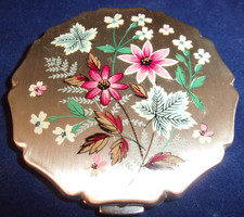 Vintage Silver Metal Tone Stratton Scalloped Edge Powder Compact Flowers Design
