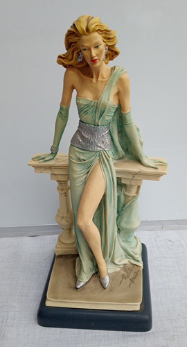 Vittorio tessaro elegant - vittorio, woman