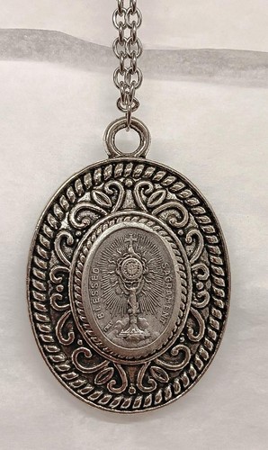 Swirl rimmed blessed sacrament - swirl,