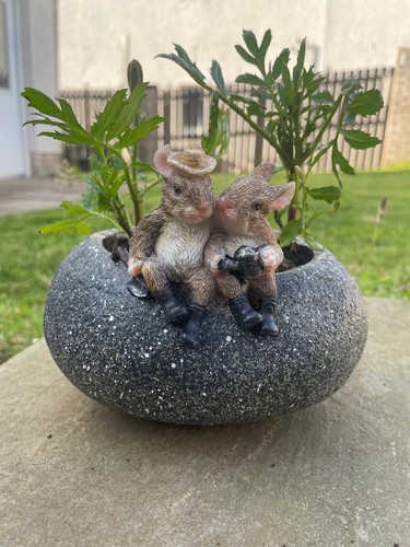 Rabbits trough planter resin - 2,