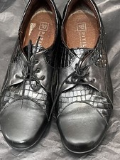 PITILLOS BLACK LEATHER/PATENT/MOC CROC LACE UP SHOES SIZE 6 VGC
