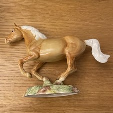 Beswick Palomino Horse 1374 (Cantering) Very Good Used Condition