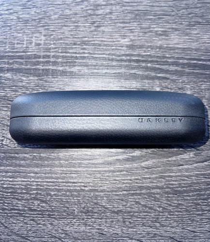 Authentic brand new oakley - authentic,