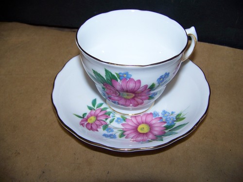 Royal vale tea cup saucer - vale,