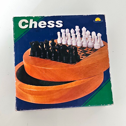 Travelling chess set player - chess, 2