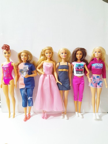 Job lot barbie dolls - of,