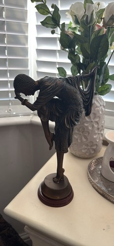 Stunning art deco lady - stunning,