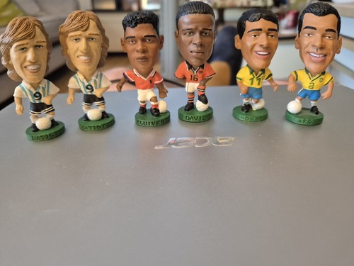 Corinthian figures - x6,