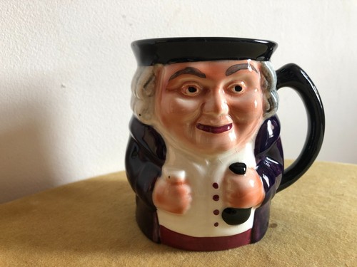 Vintage hand painted shorter - hand, &