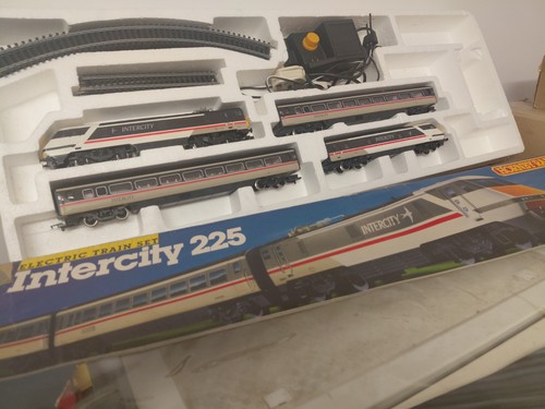 Hornby intercity 225 train - 225,
