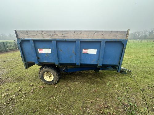 Tractor tipping trailer ton - tipping,