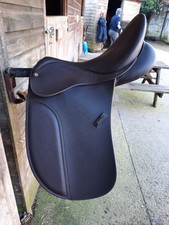 Wintec dressage saddle 17.5 with CAIR