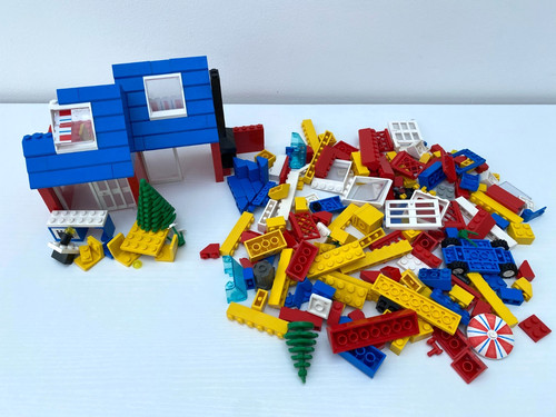 Incomplete vintage lego houses - incomplete,