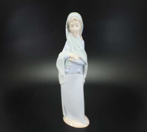 Lladro girl with calla - with,