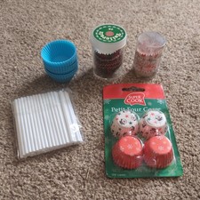 Mini cup cake cases baking