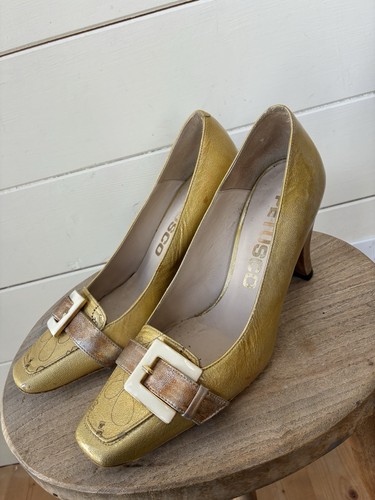 Chic pair vintage - a, court