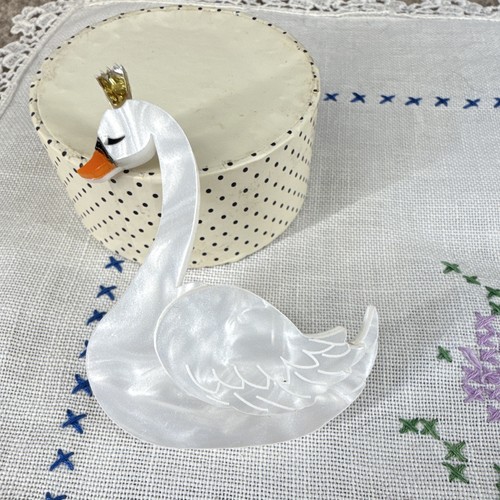 Swan resin broach similar to - swan,