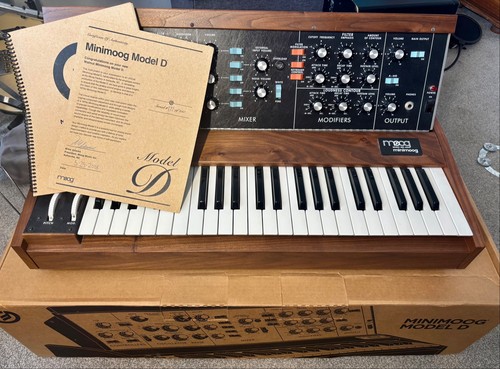 Moog minimoog model - moog, walnut