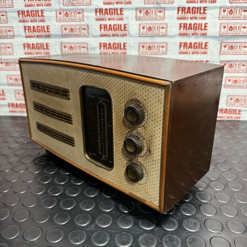 Vintage pilot caprice radio - vintage,