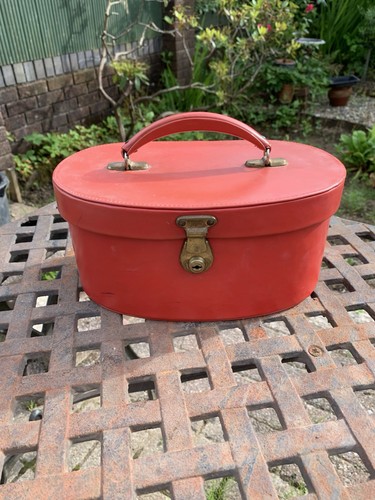 Vintage red vanity case with - vintage,