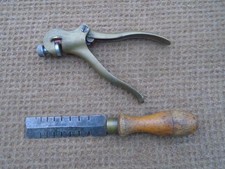 Vintage hand saw setting