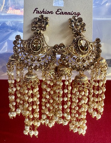 Gold diamonds earrings - on,