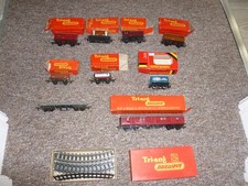 Hornby Triang Train Set Carriage   Coaches Wagons Boxed  AND TRACK