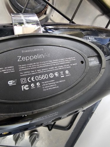Zeppelin air ipod - b&w,