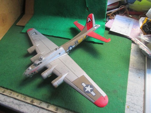 Kit built flying - kit, b-17