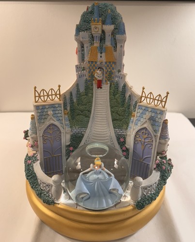 Disney store rotating - **disney,