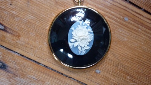 Roses cameo miniature - cameo, world