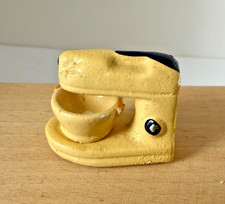 VINTAGE DOLLSHOUSE DOL TOI