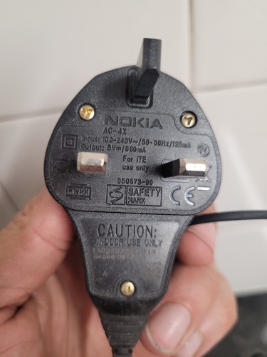 Nokia 2mm charger - nokia,