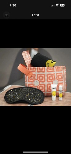 Starlux airlines smiley - starlux,