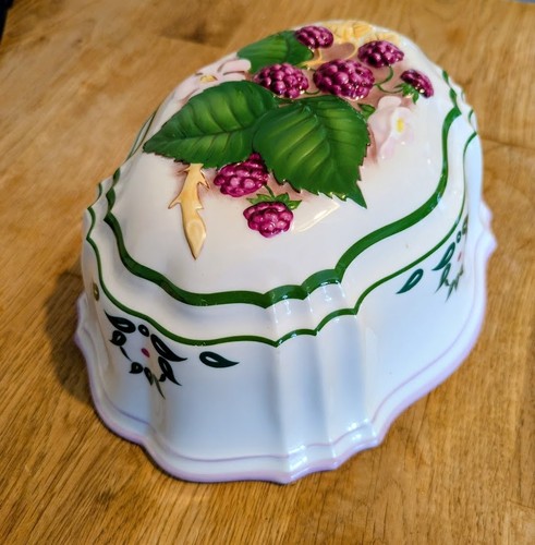 Vintage ceramic jelly mould