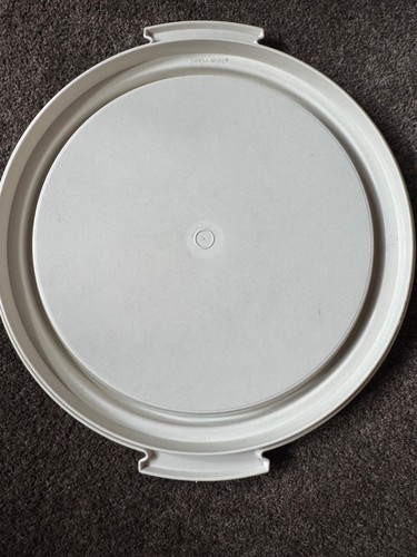 Vintage tupperware large - large, round