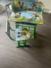 childrens desk and chair