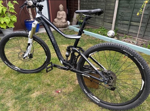 Full suspension mountain bike