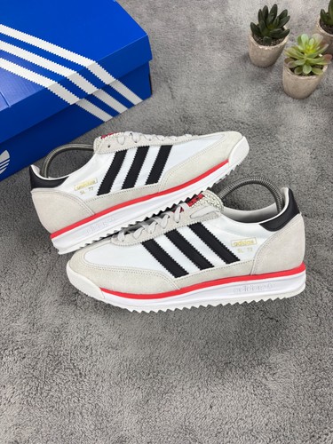 Adidas white uk 7 - 72's,
