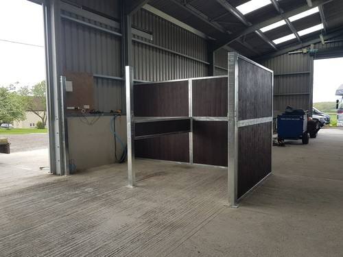 Internal stables tie post - internal,