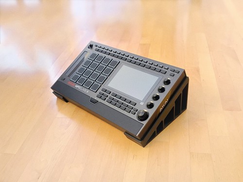 Akai mpc live iii - /,