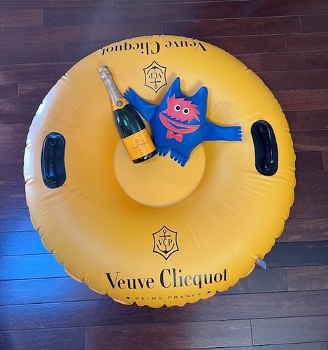Veuve clicquot champagne - clicquot,
