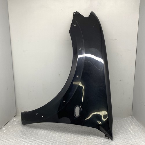 Left front fender wing damaged - front,